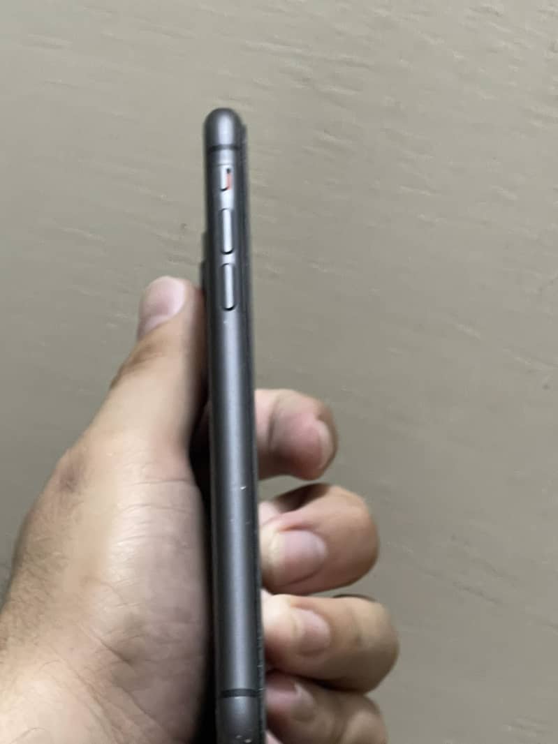 Apple iPhone 11 0