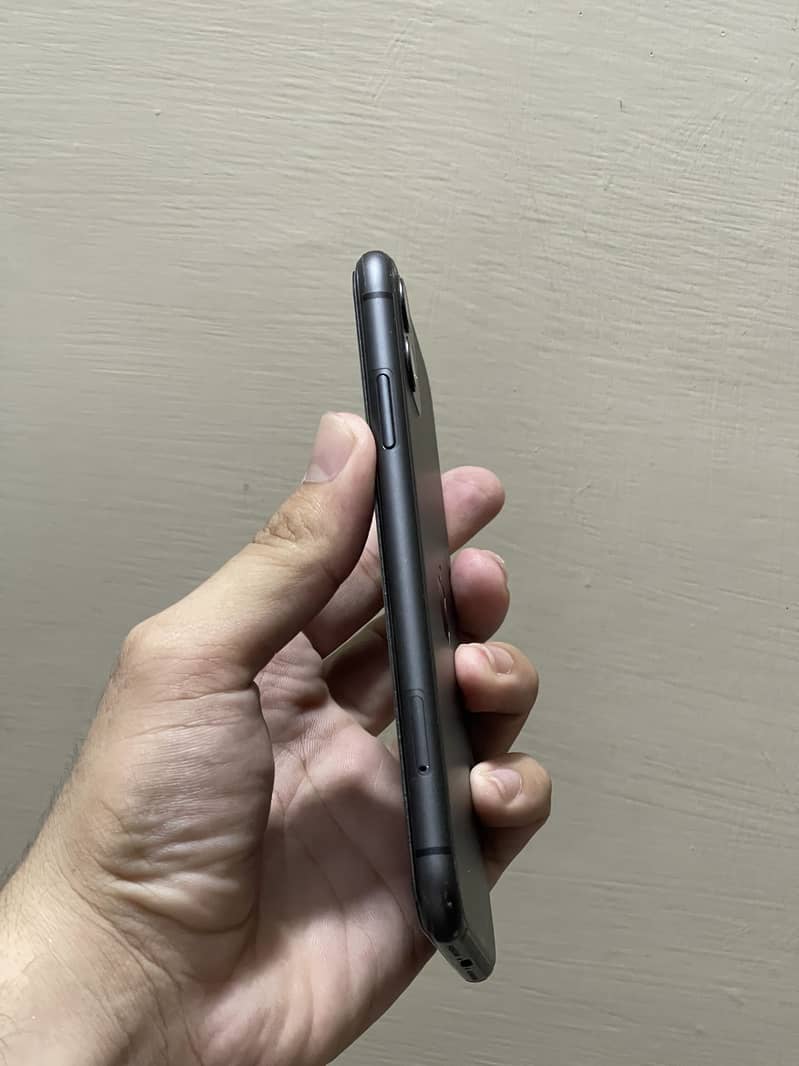 Apple iPhone 11 3