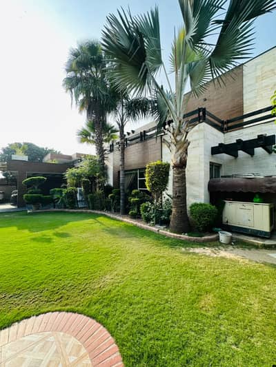 SYED BROTHERS PROUDLY OFFERS: 2-Kanal Elegant And Fully Maintained Owner Build Bungalow Is Available In The Best Block Of DHA Lahore