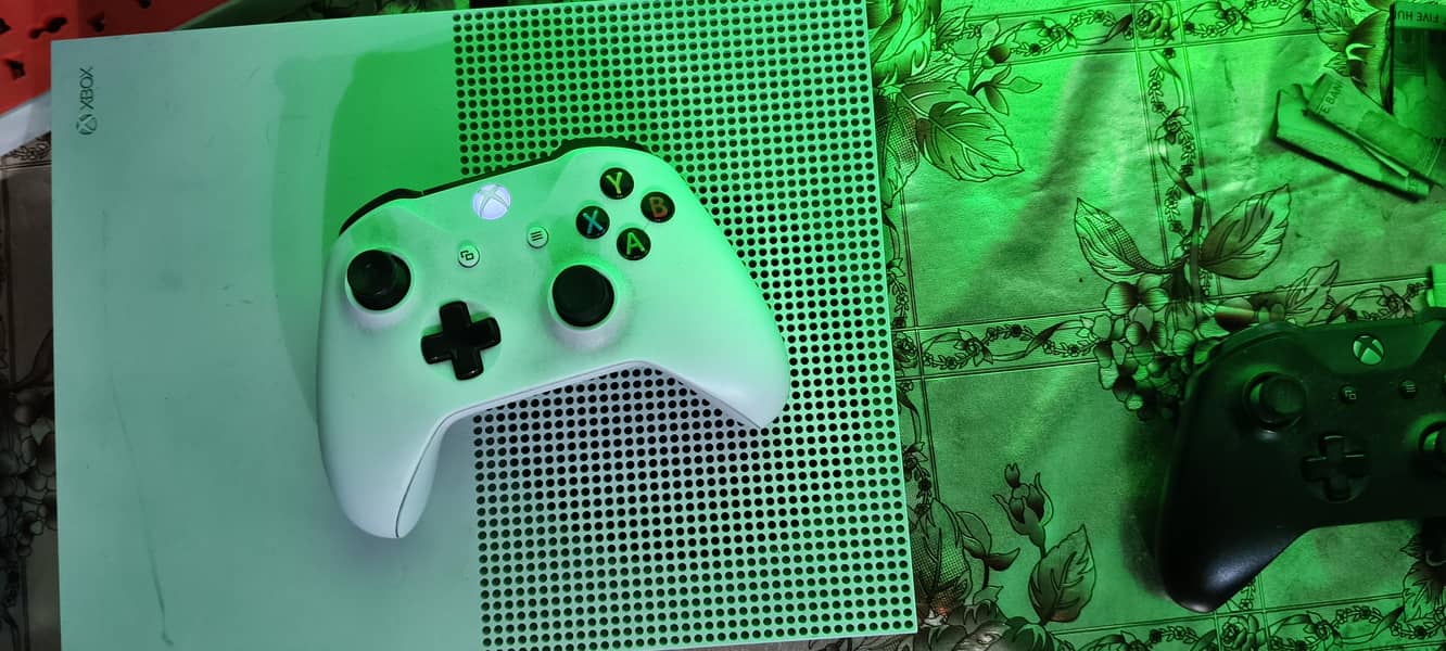 Xbox One S 3