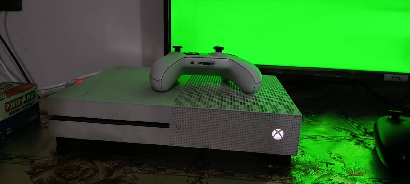 Xbox One S 4