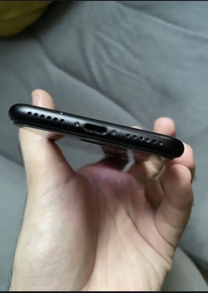 Apple iPhone 7 2