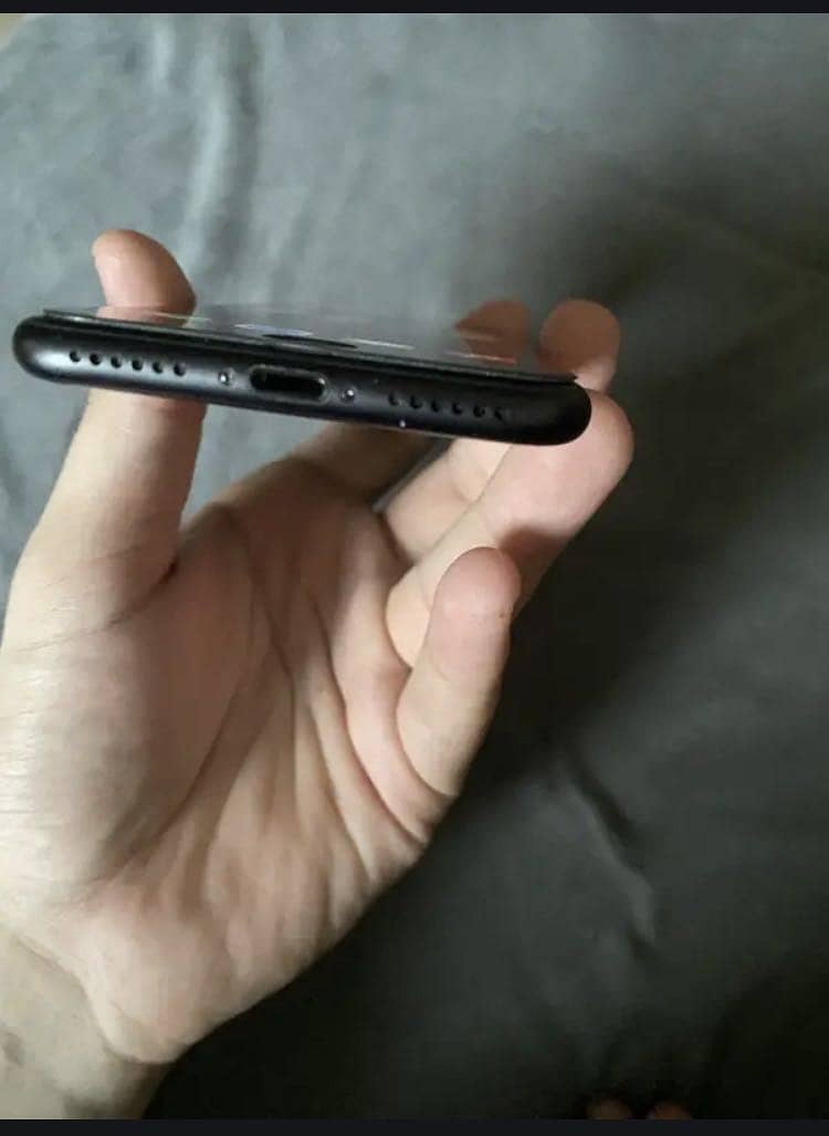 Apple iPhone 7 3