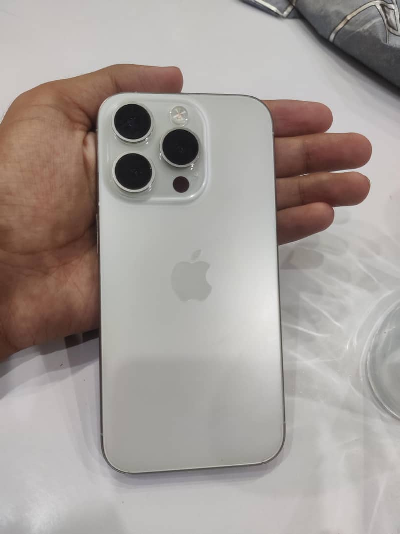 Apple iPhone 15 Pro 1