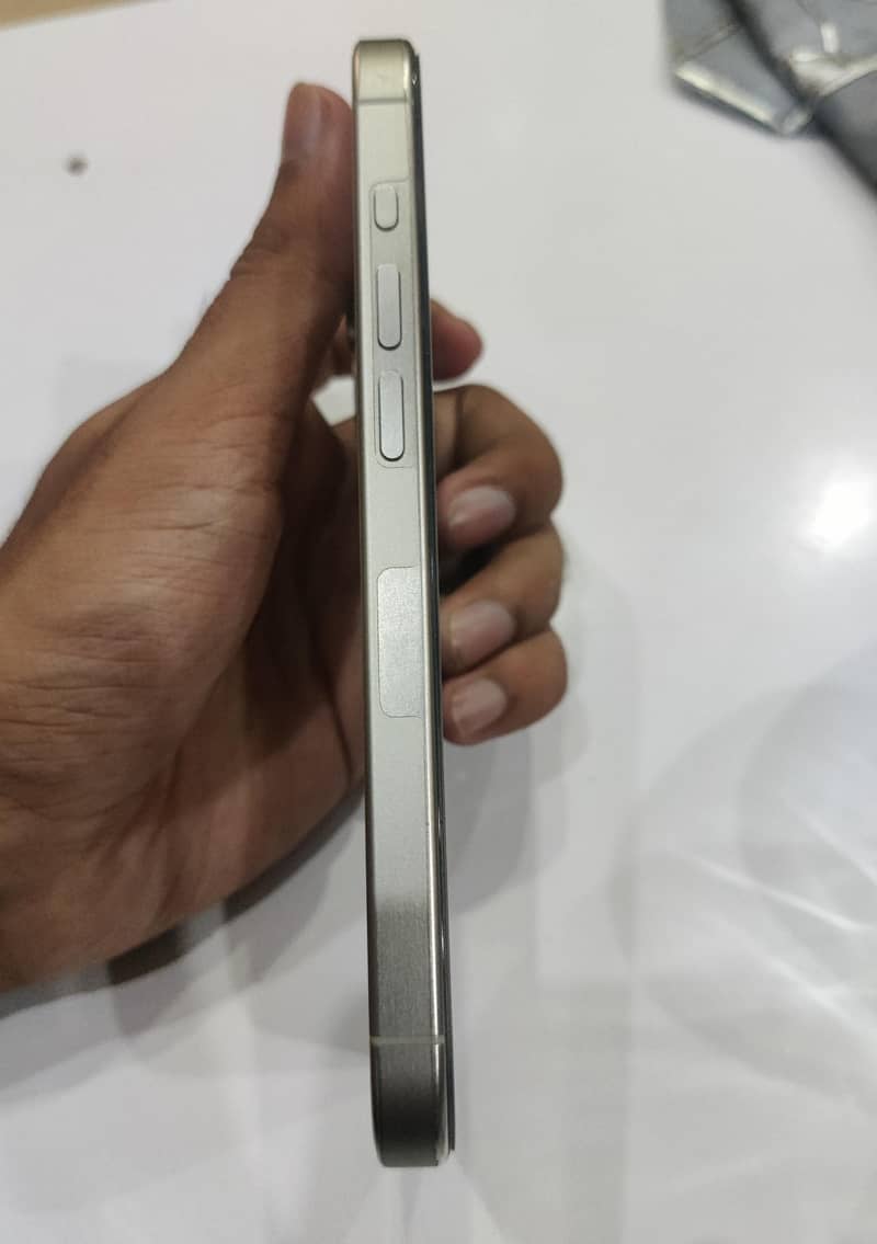Apple iPhone 15 Pro 3