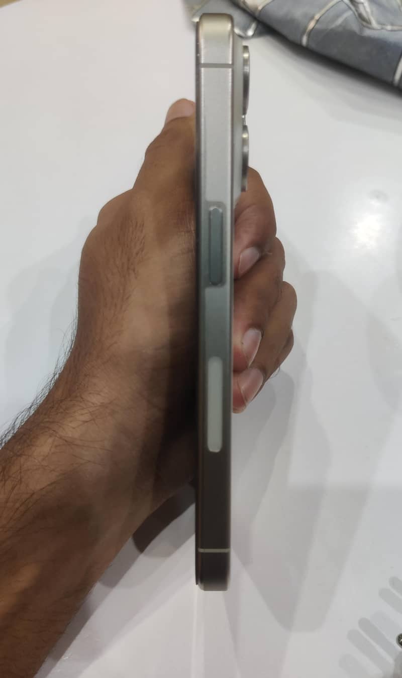 Apple iPhone 15 Pro 6