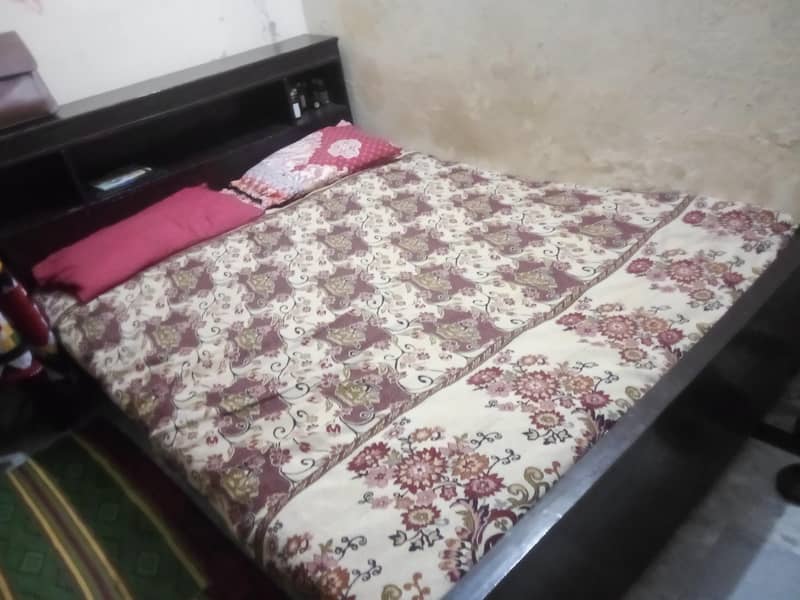 Queen Size Bed 5