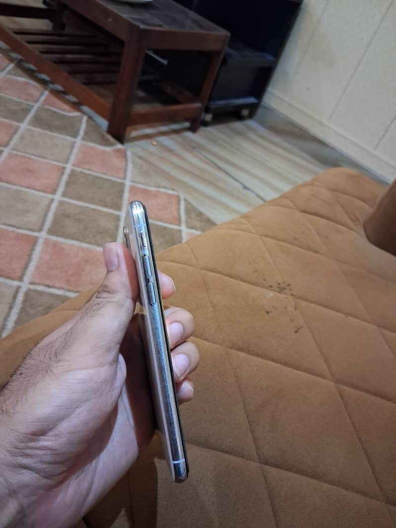 Apple iPhone X 3