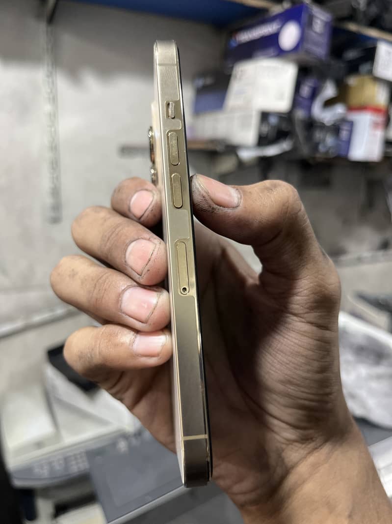 Apple iPhone 13 Pro 2