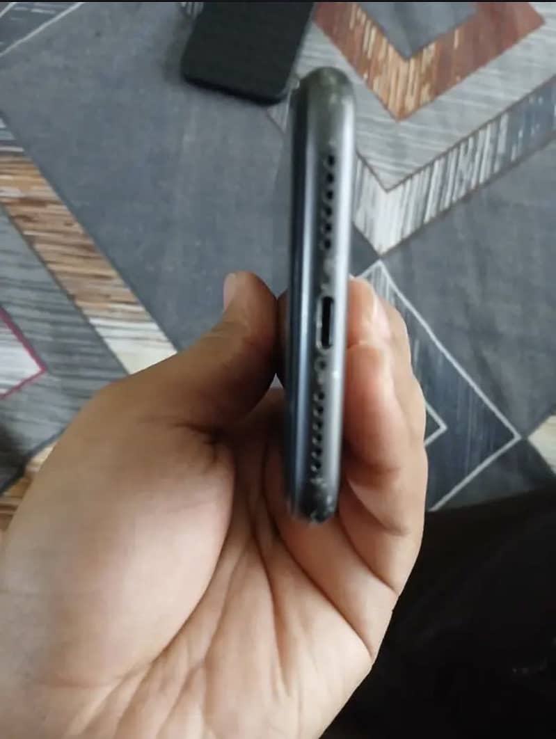 Apple iPhone 11 3