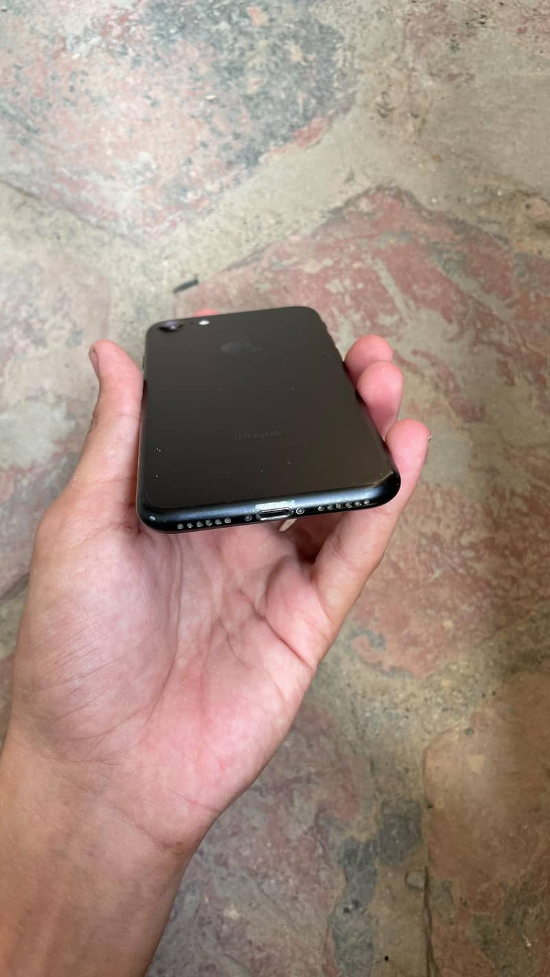 Apple iPhone 7 1