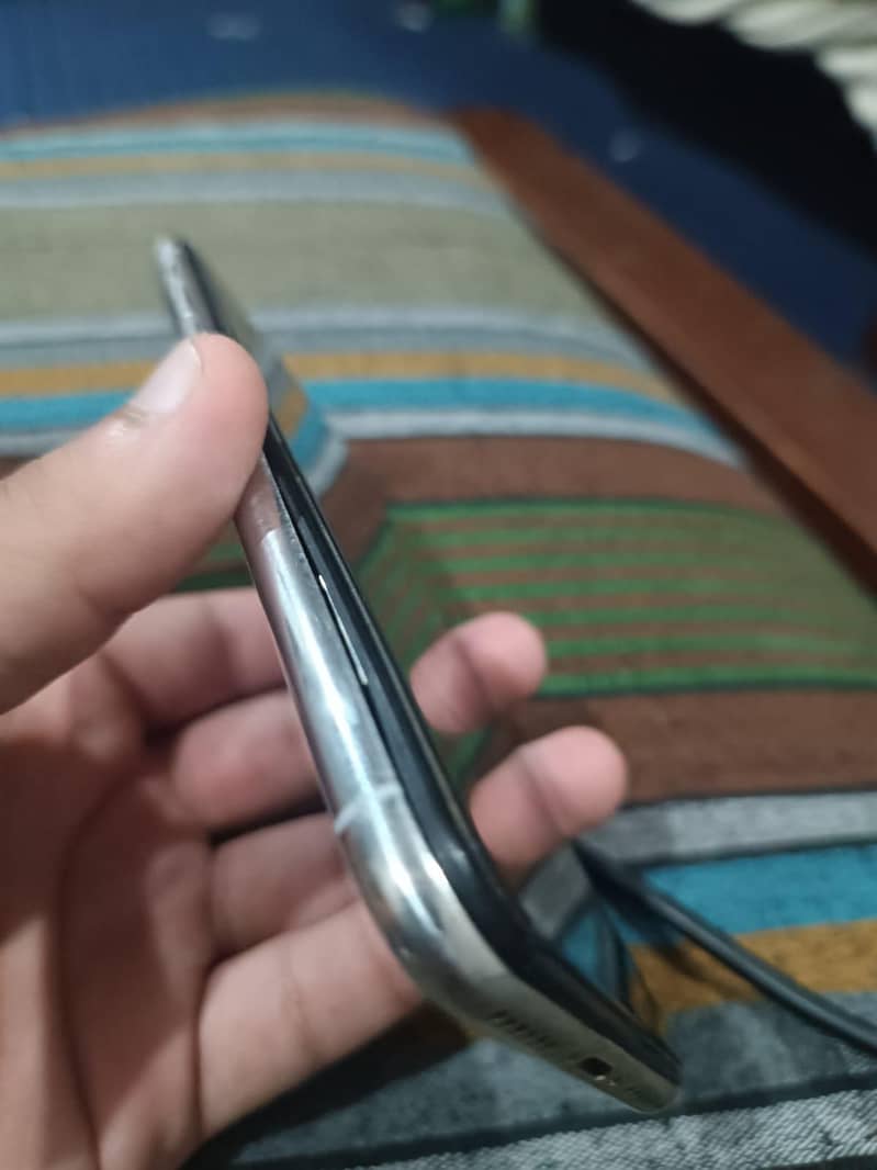 Apple iPhone X 3