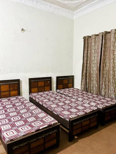 Hostel  Rooms for rent 3 and 4 seater
