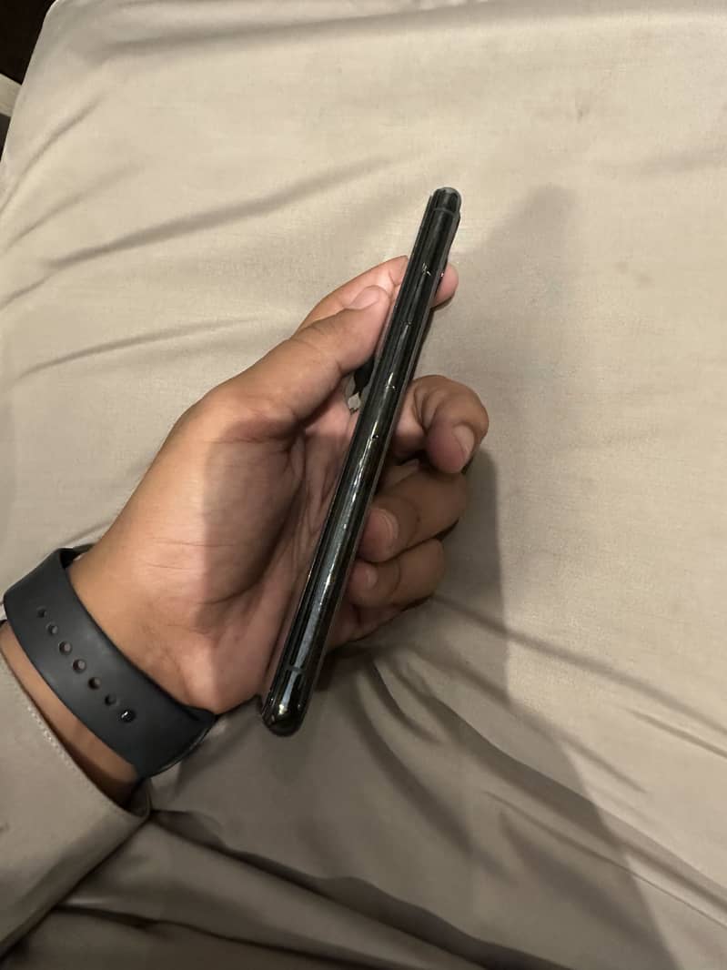 Apple iPhone 11 Pro Max 3