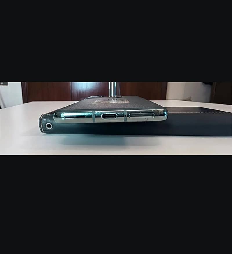 One Plus 10 Pro 4
