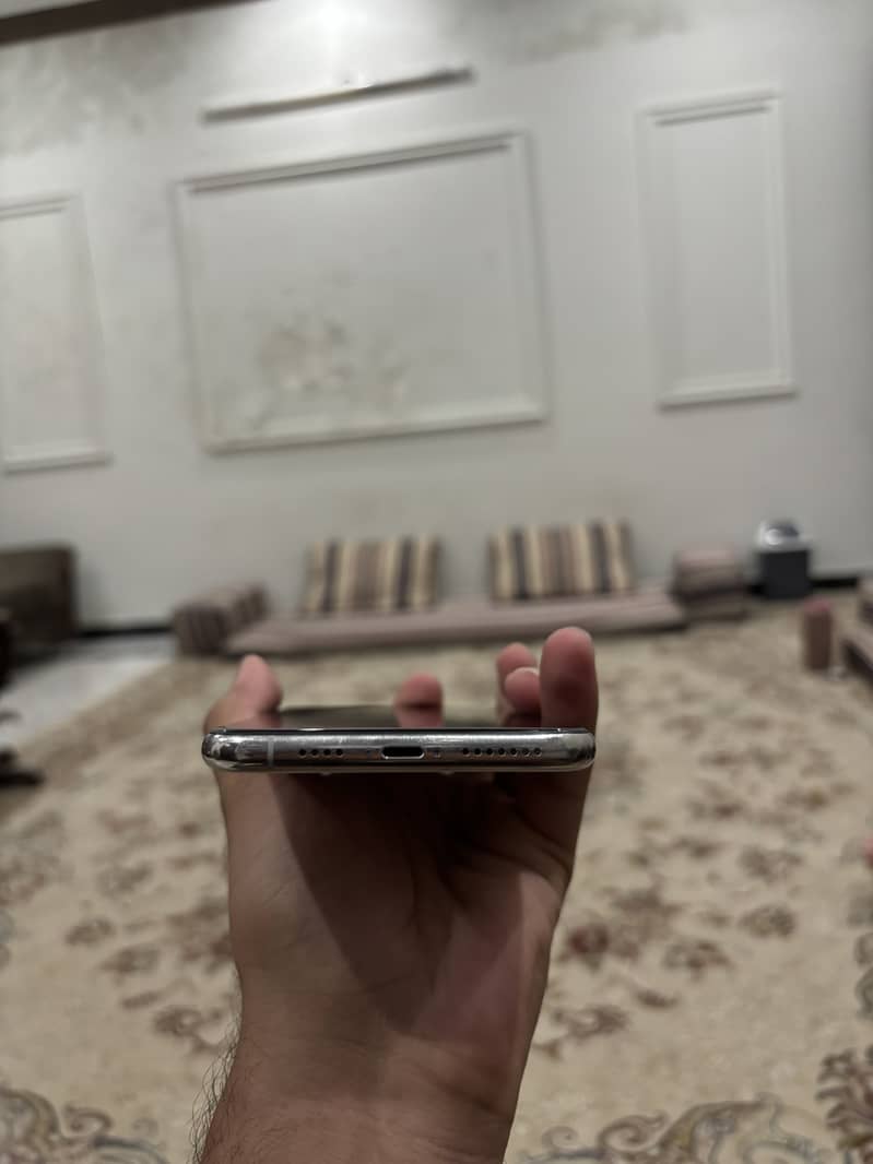 Iphone 11 pro max 4