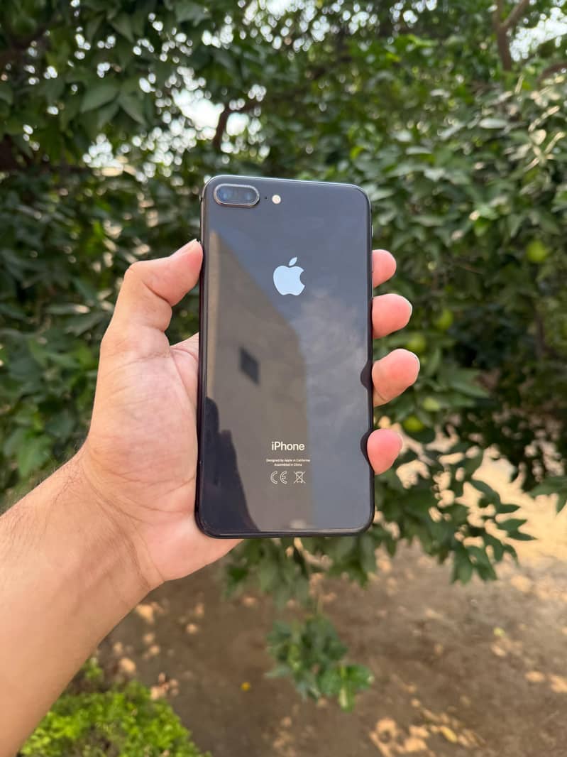 Apple iPhone 8 Plus 0