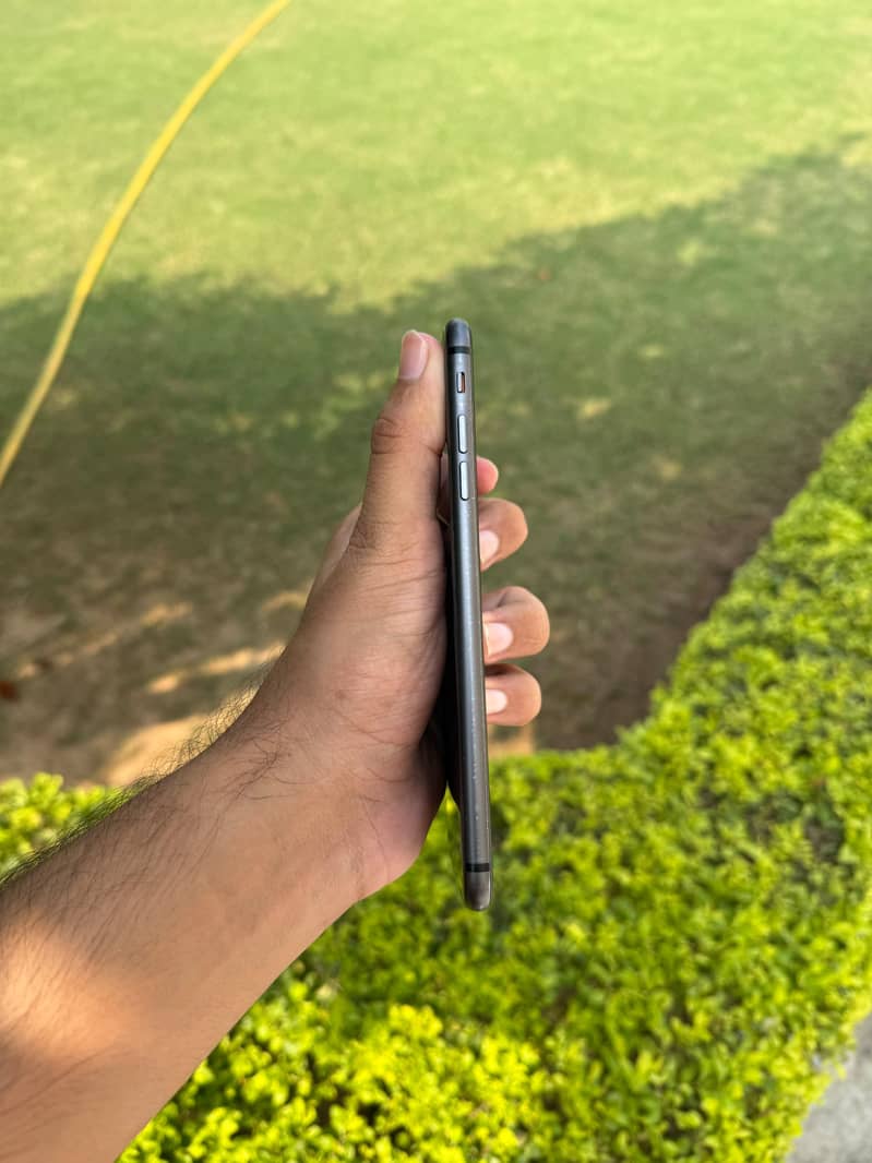 Apple iPhone 8 Plus 3