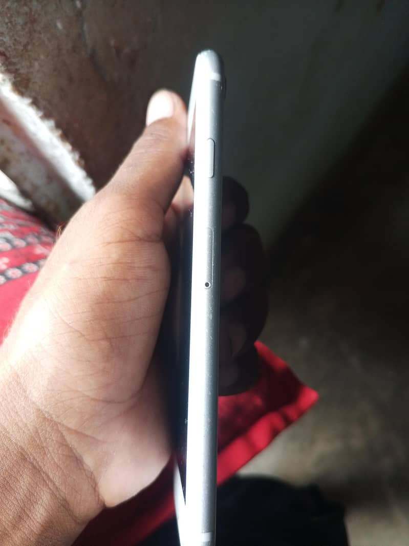 Apple iPhone 8 3