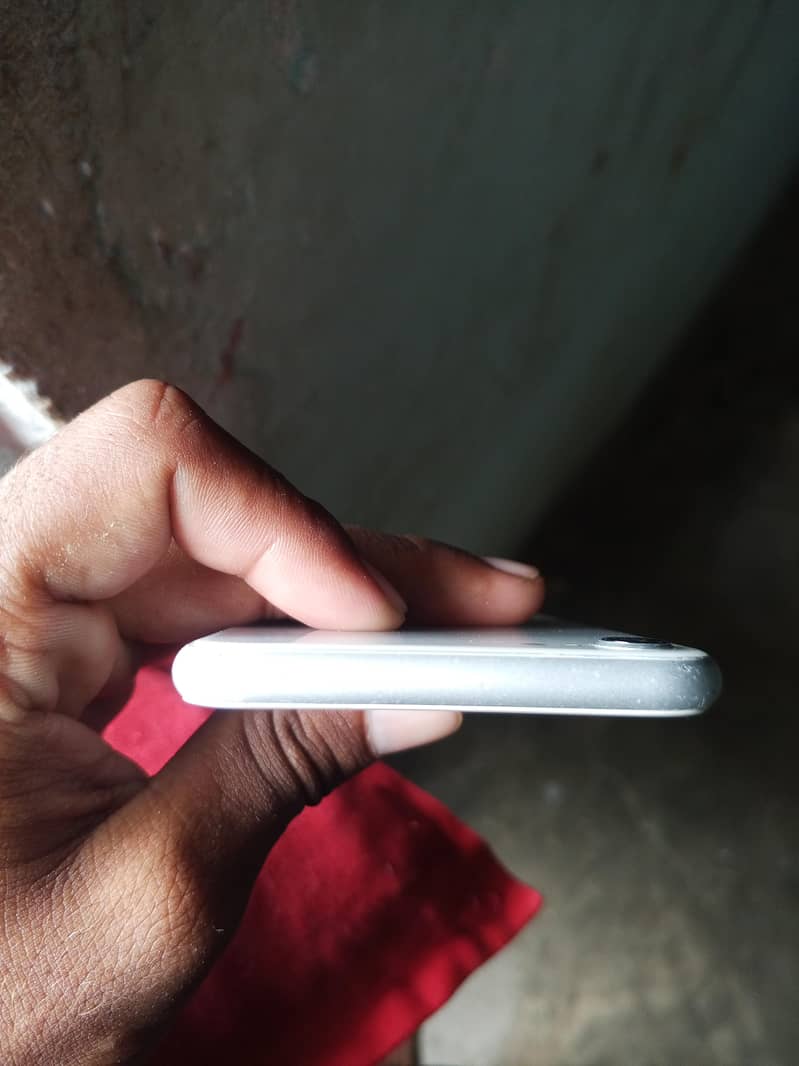 Apple iPhone 8 4