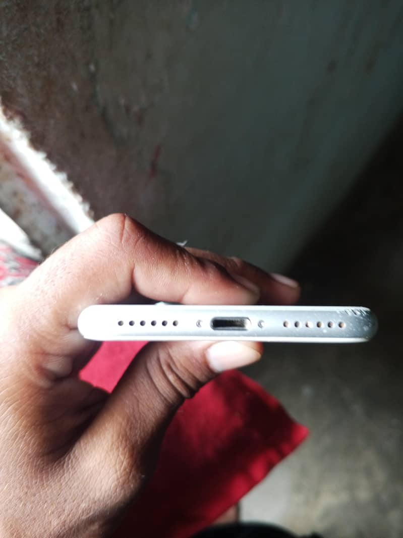 Apple iPhone 8 5