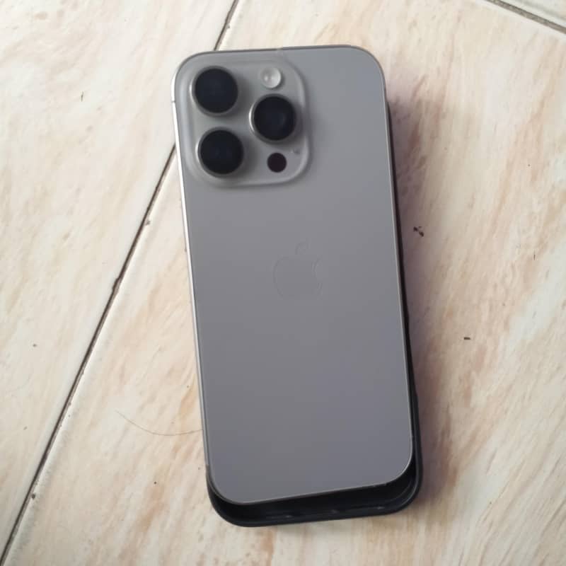 Apple iPhone 16 Pro 4