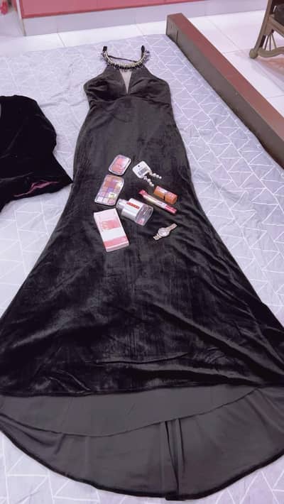 velevet black maxi without sleeve less