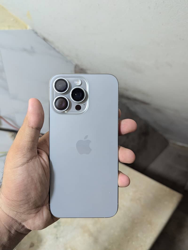 Apple iPhone 15 Pro Max 0
