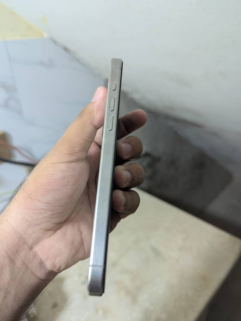 Apple iPhone 15 Pro Max 2