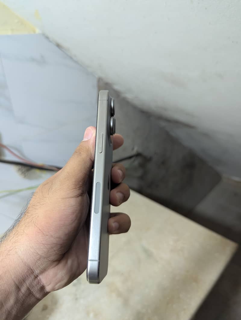 Apple iPhone 15 Pro Max 3