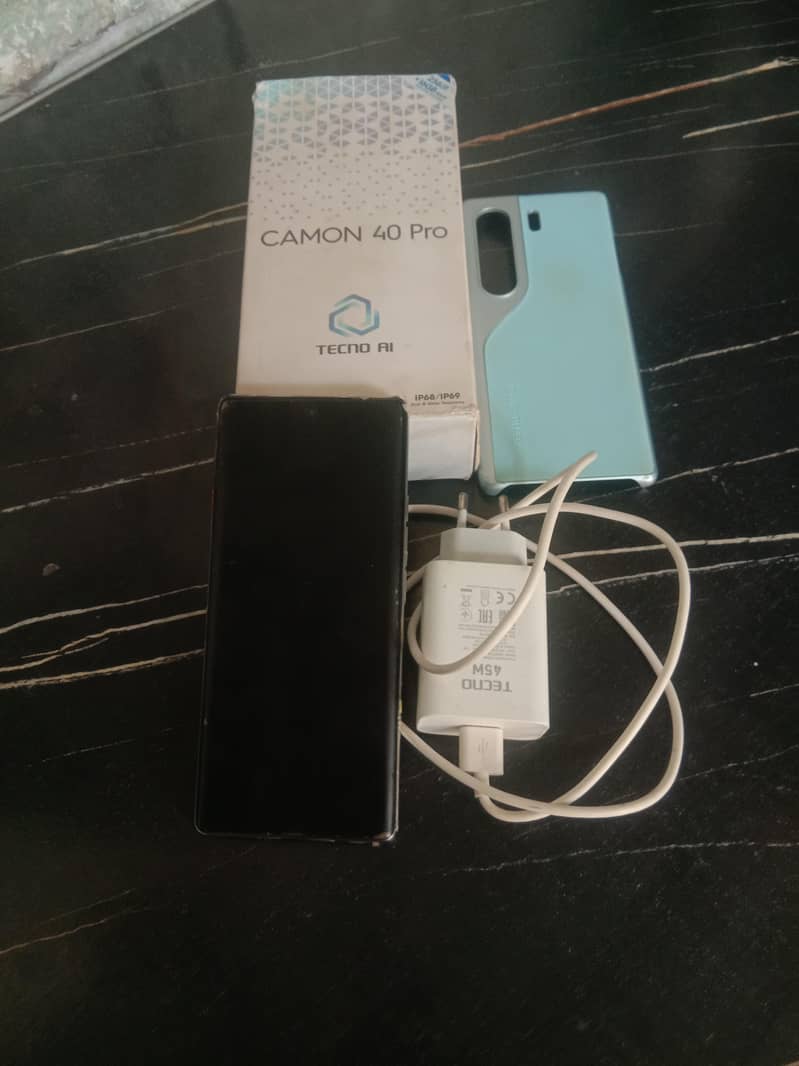Tecno CAMON 40 1