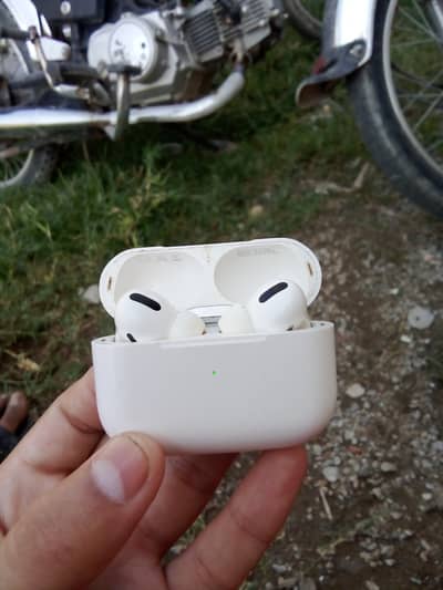 Apple AirPods (1st Gen)