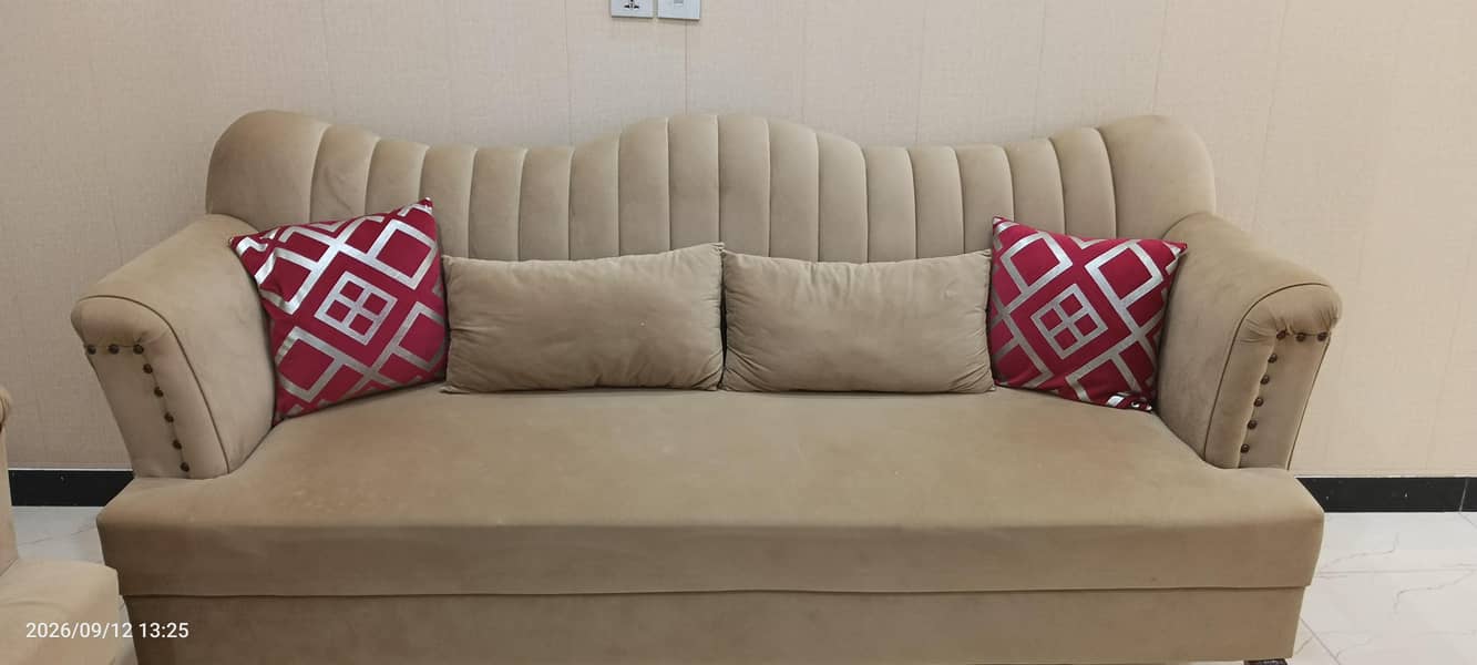 sofa in good condition 0