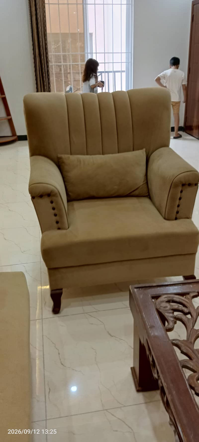 sofa in good condition 1
