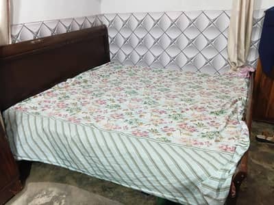 used condtion with sheet and midical matress