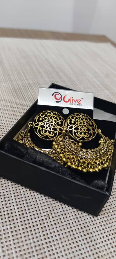Clive Antique Earings - Brand New