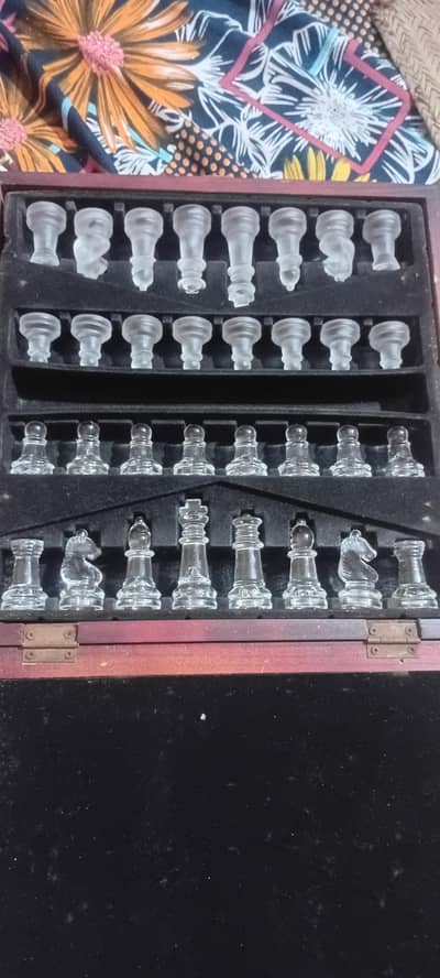 Vintage glass chess set used with wooden case and mirror board
