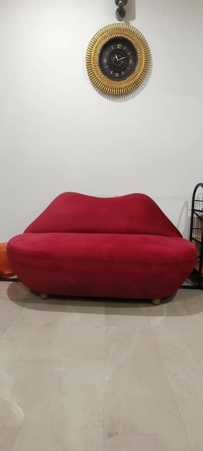 Brand New Lip sofa set available 12 piece