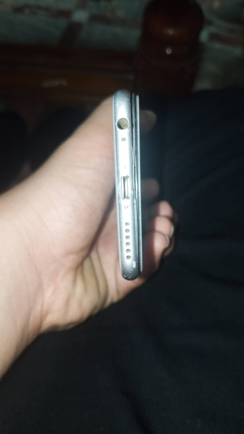 Apple iPhone 6S 4