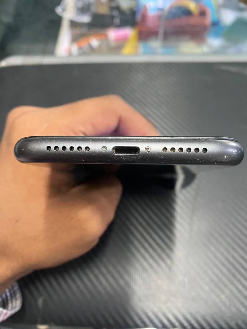 Apple iPhone 11 3