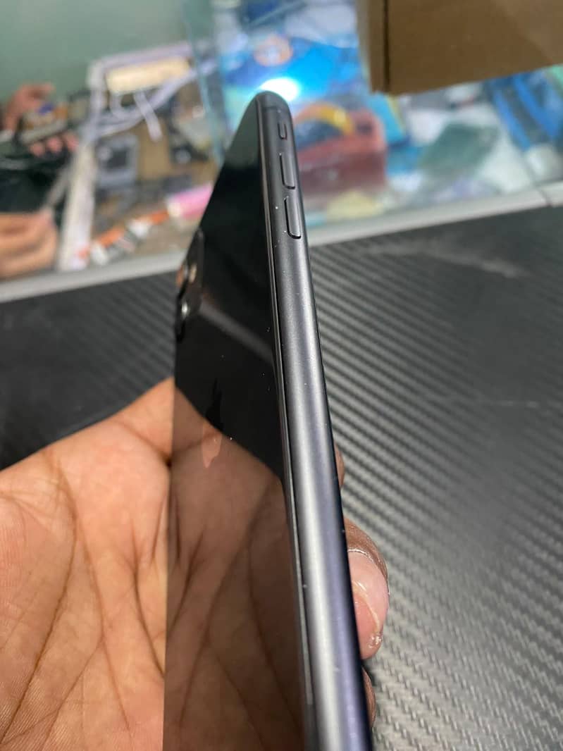 Apple iPhone 11 6
