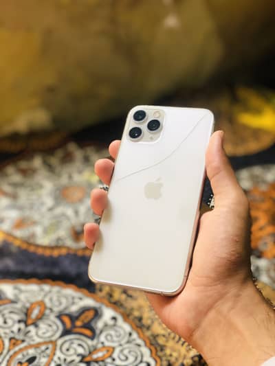 Apple iPhone 11 Pro bypass 256gb latest ios 26.6. 2 iCloud working