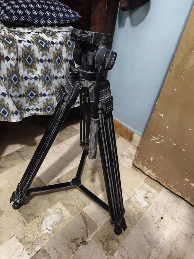 libec camera stand 1