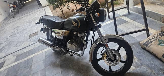 Honda CG 150 2025 model-8000km driven - 9/10 condition- Kasur Punjab