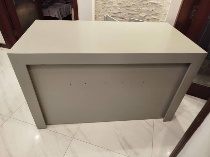 Reception counter 2