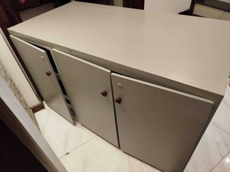 Reception counter 3