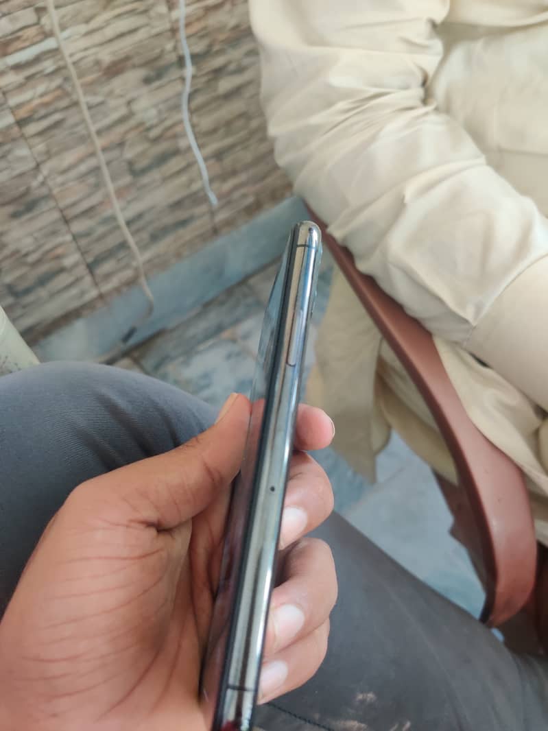Apple iPhone 11 Pro 1