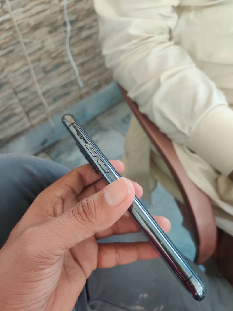 Apple iPhone 11 Pro 2