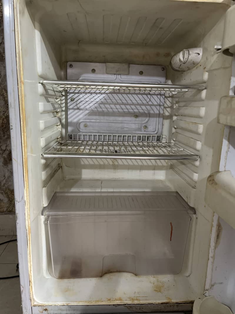 Orient medium sized Fridge 2