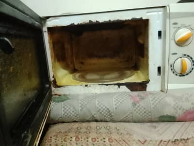 Used Orient Microwave Oven 20 Ltr
